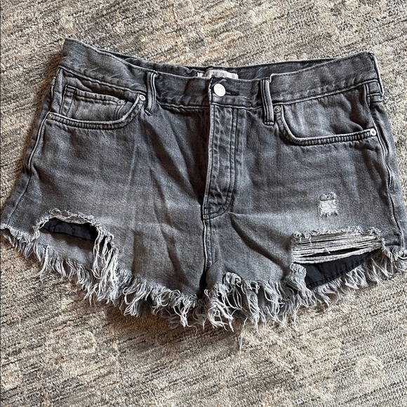 We the Free- Free People women’s Distressed Gray Denim Shorts -fray hem- size 29 - Picture 1 of 6